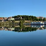 Floating House - Arena 2 Nyaraló Póla