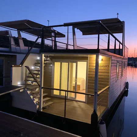 Floating House - Arena 2 Prázdninový dům