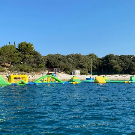 Floating House - Arena 2 Nyaraló Póla