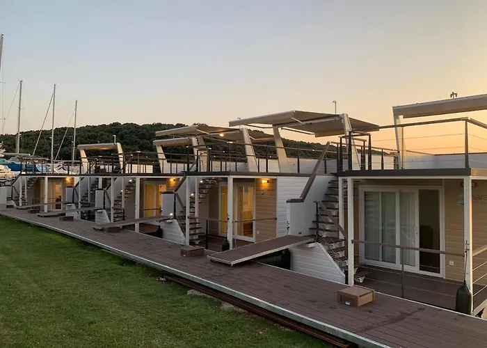 Floating House - Arena 2 Casa de Férias Pula