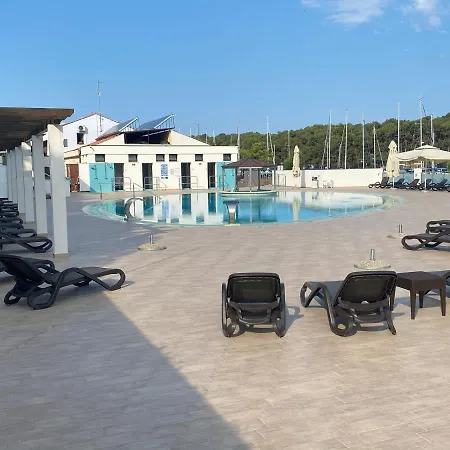 Floating House - Arena 2 Pula